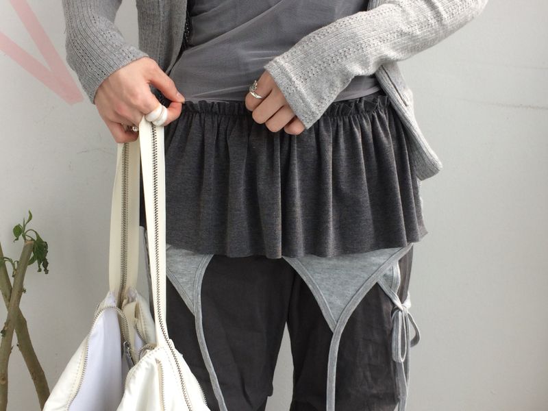 loose-fit strap sleeveless