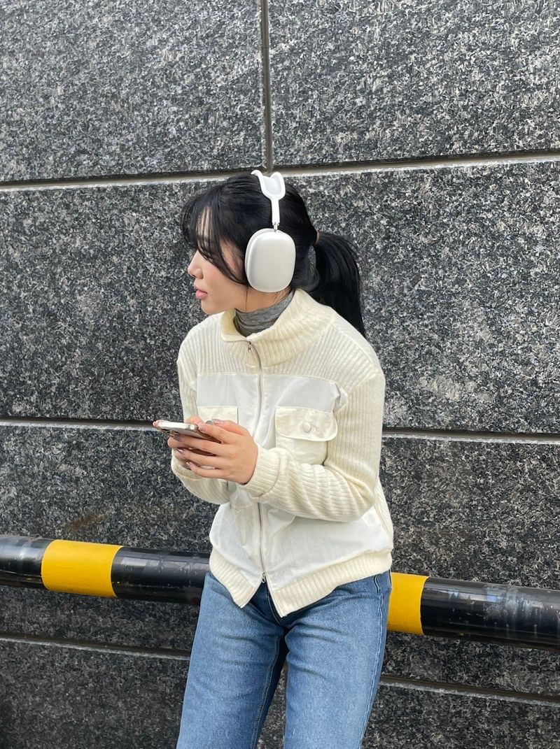 Unique pocket knit zip-up