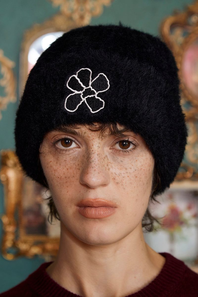 FLOWER FUR BEANIE / BLACK