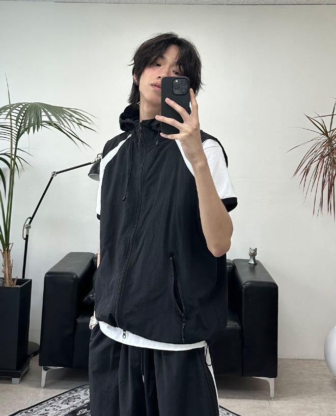 SATIIIZ（サティーズ）の「Ferrard Nylon Hooded Vest（Tops）」