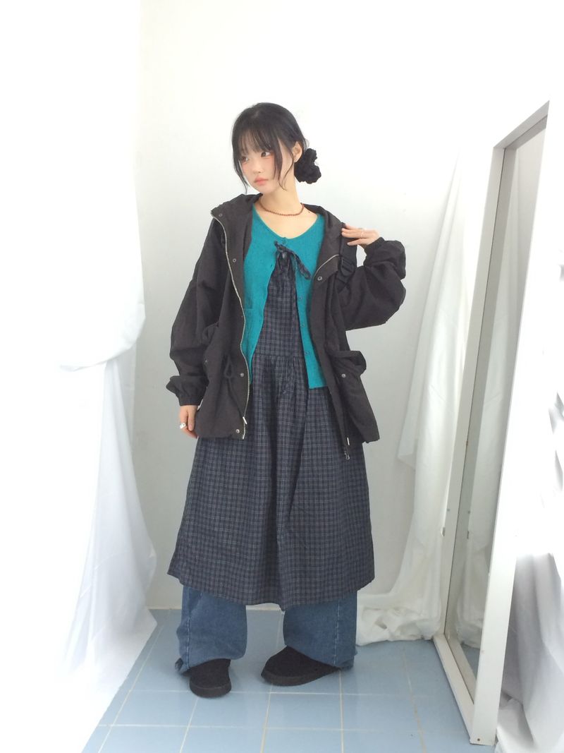 Curved incision balloon pants