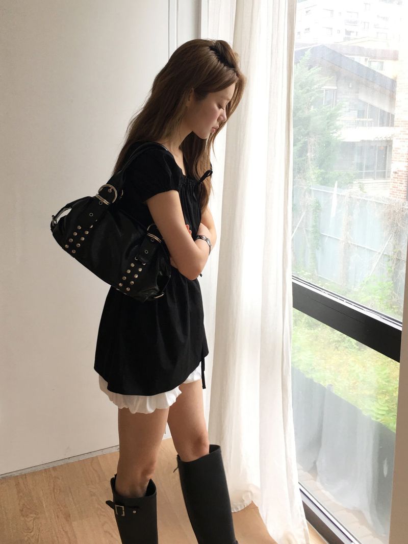 Ruby ring stud shoulder bag