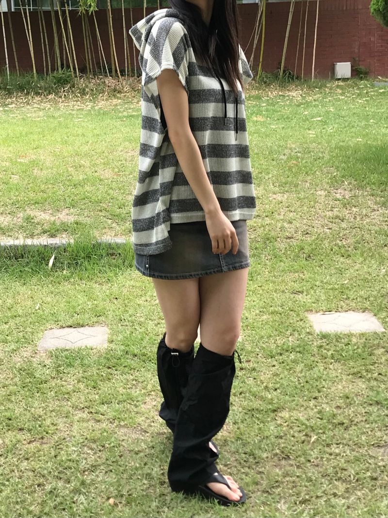 Grunge stripe knit vest