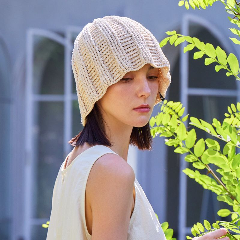 VA Label Crochet Wave Bucket Hat / Beige
