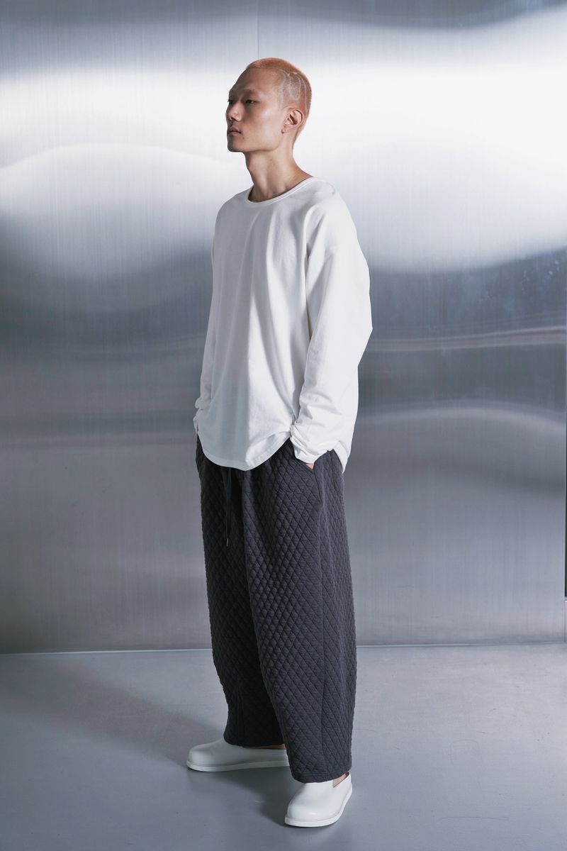 ESSENTIAL PLEAT U-NECK TEE (Off-White)