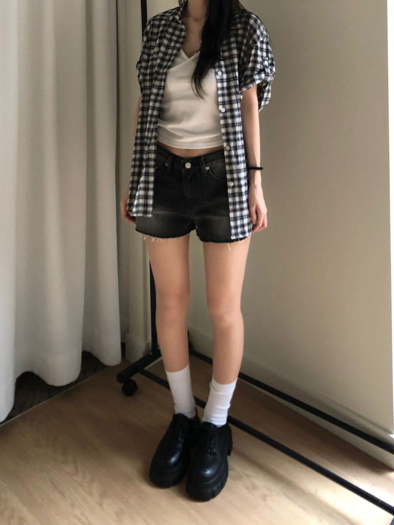 Black denim shorts (one color)