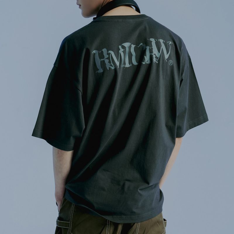 ROMANTIC CROWN(ロマンティッククラウン)の「MID SUMMER BOARD TEE SHIRT_CHARCOAL(Tops)」