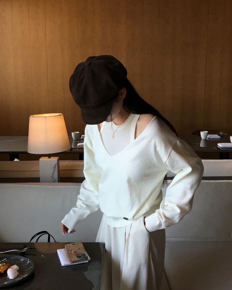 [MADE] comma, deep V-neck knit