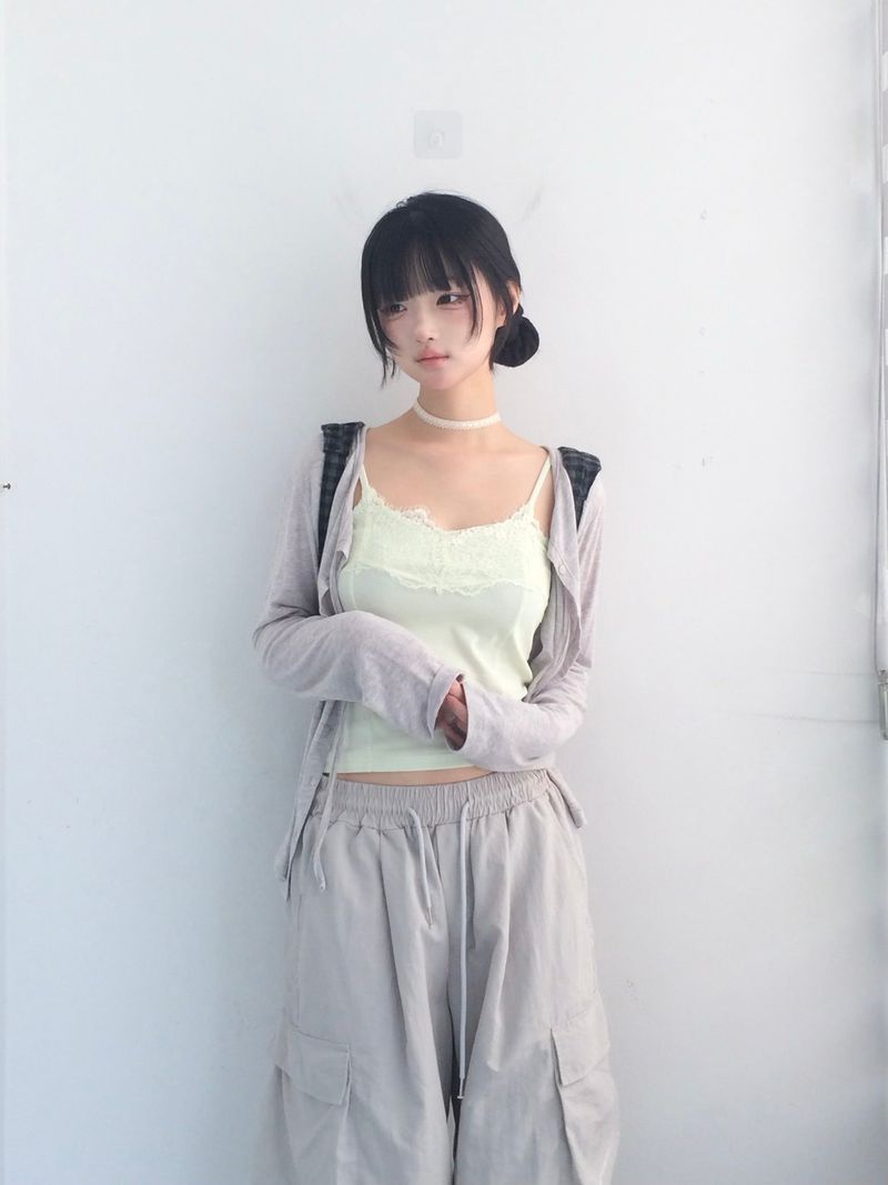soft lace sleeveless shirt