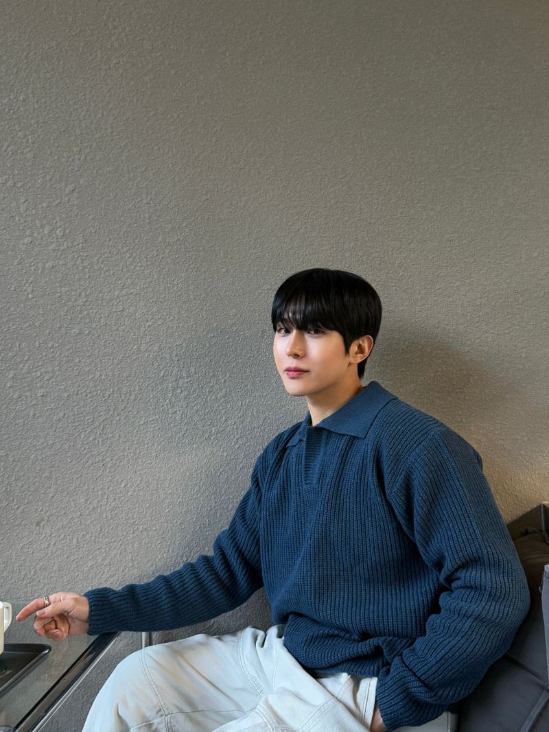 Open collar hachi knit