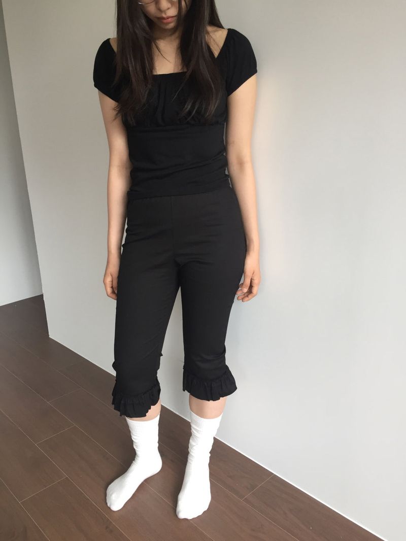 Frilled hem capri pants (1color)