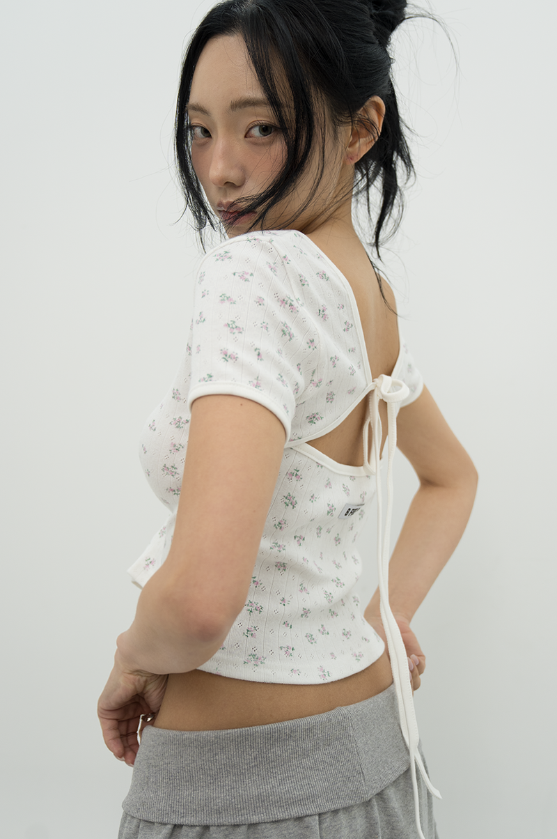BFEEP(ビーピーピ)の「FLORAL BACK SLIT TEE _ IVORY(Tops)」