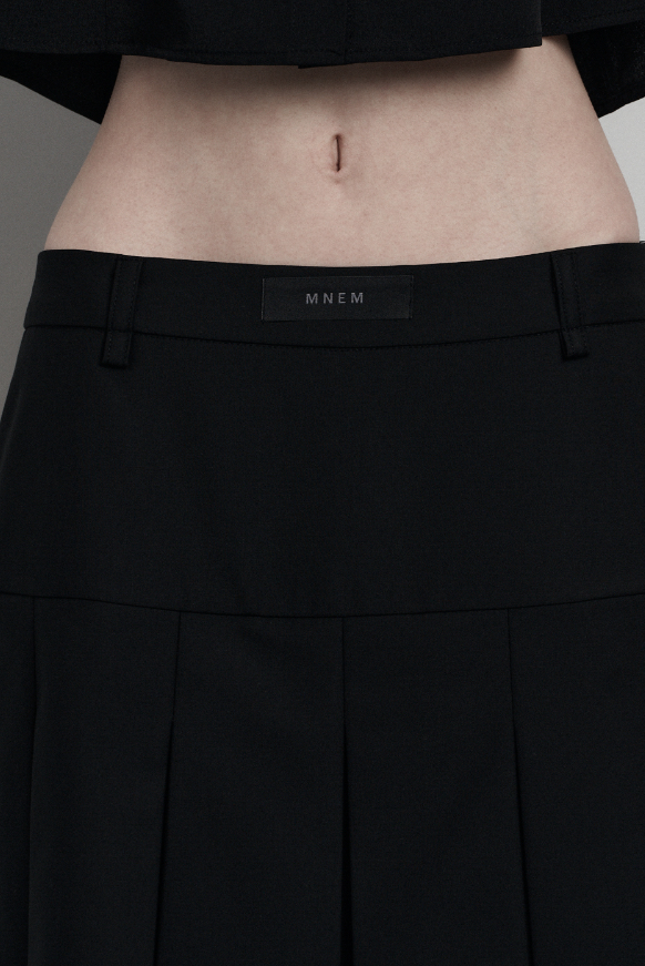 [mnem] loop pleated midi skirt (black)