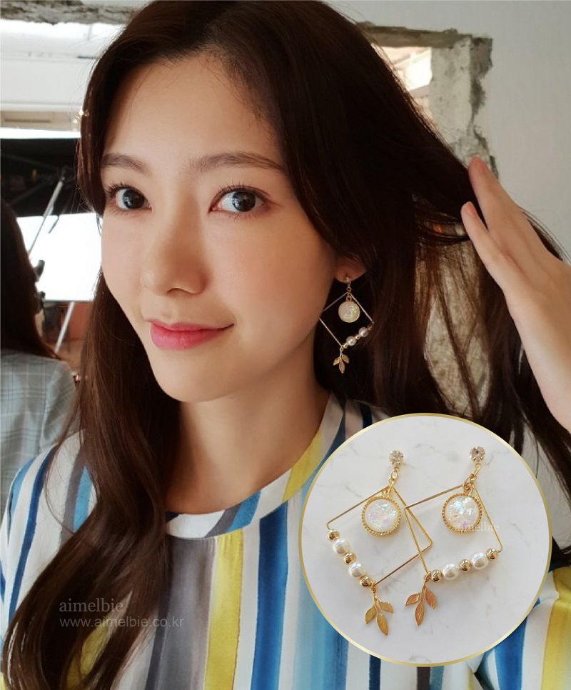 White Dream Catcher Earring (LOONA Yves Earring)