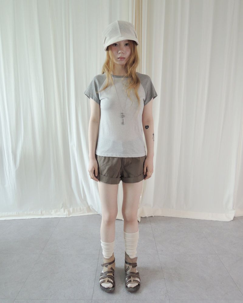 TAUPE ROLL-UP SHORT PANTS