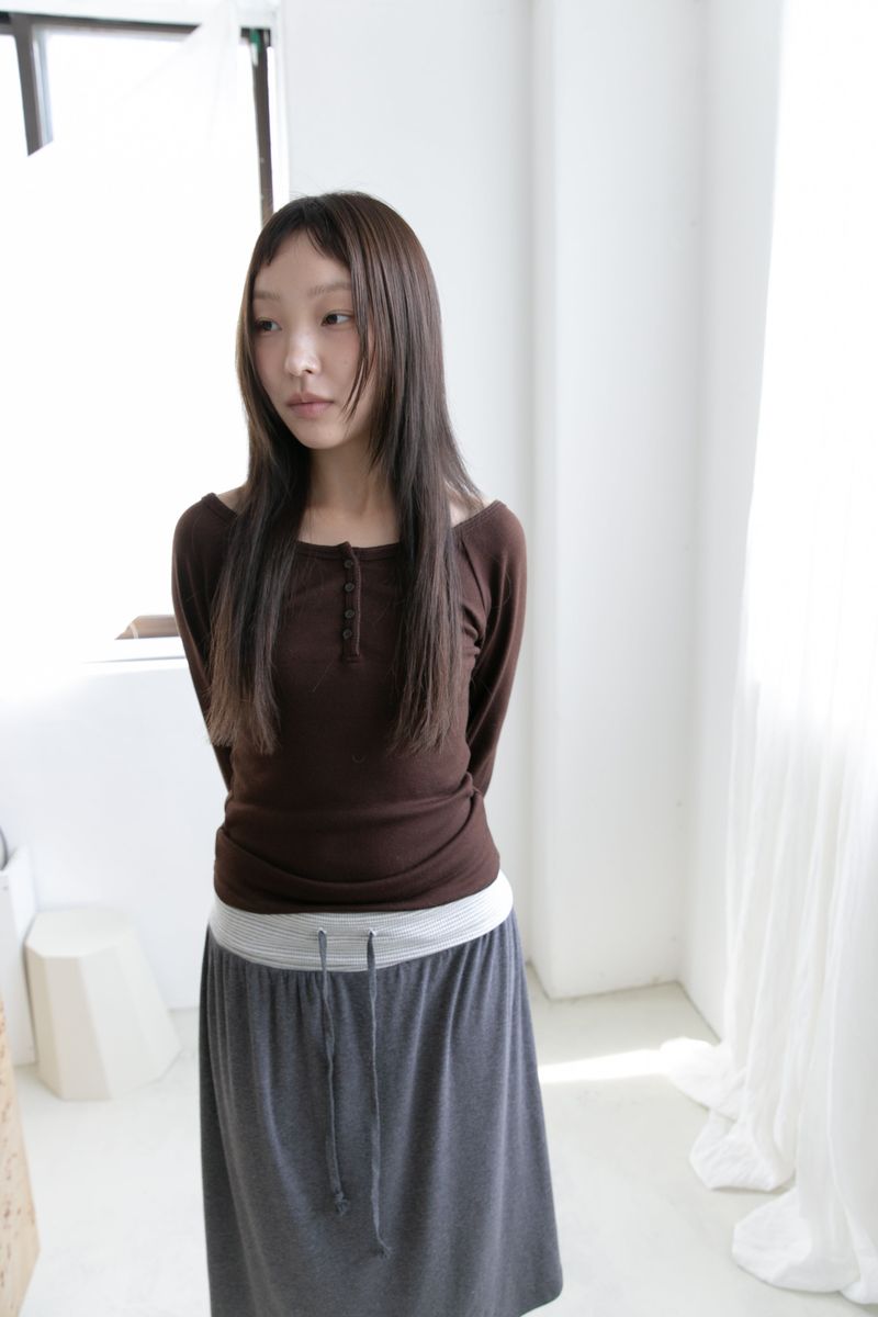 omoosoohy（オムスヒ）の「4 button deep neck long top(4colors)（Tops）」
