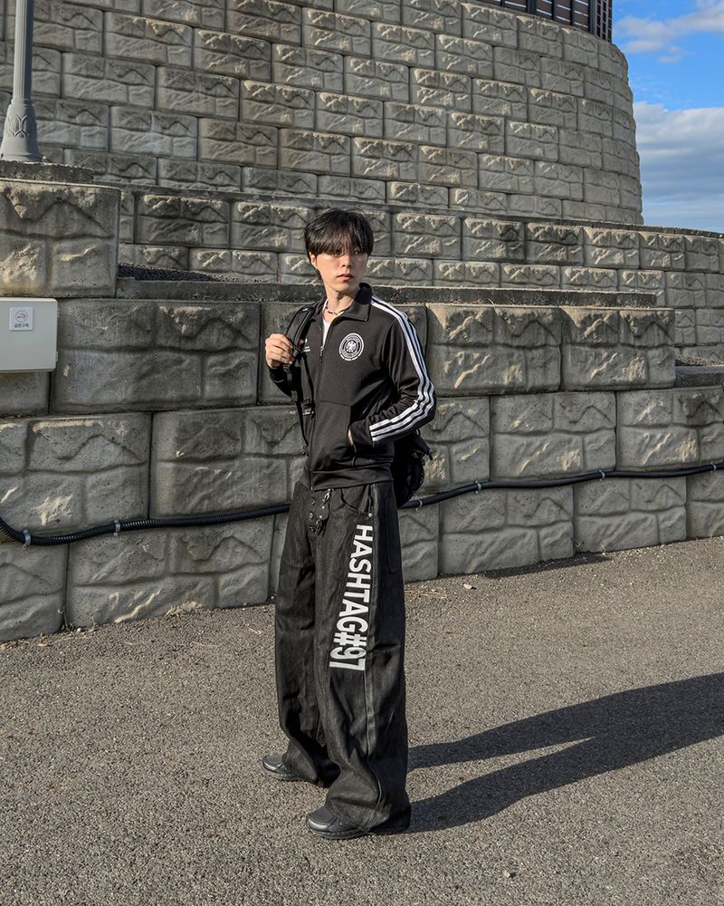 Vector graphic wide denim pants