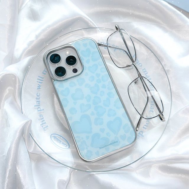 Hearts Leopard Silver MagSafe iPhone Case