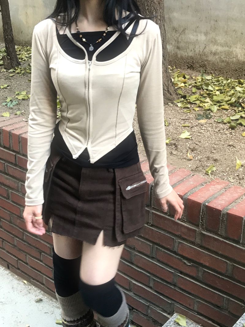 Unique V-Strap Zipper Slim T-Shirt