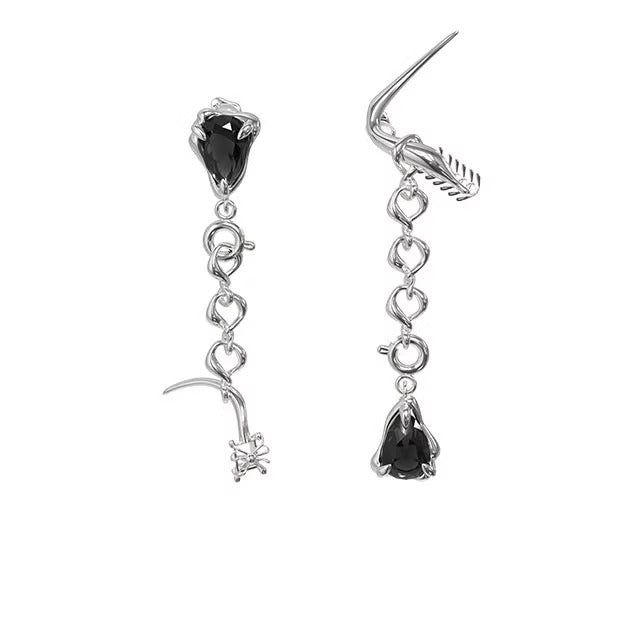 KVK（ケーブイケー）の「KVK スパイダー ピラミッドストーンパネルピアス（アクセサリー）」
