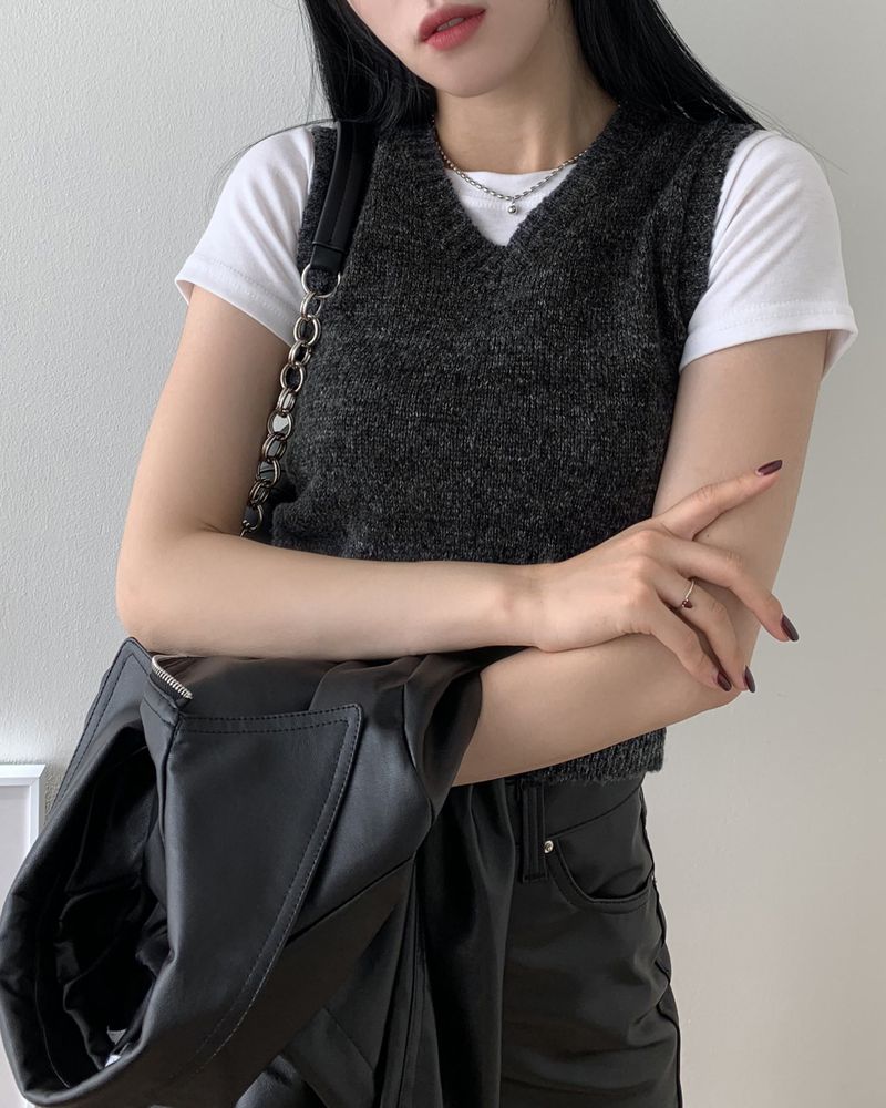 [MADE] Tami V-Neck Crop Knit Vest