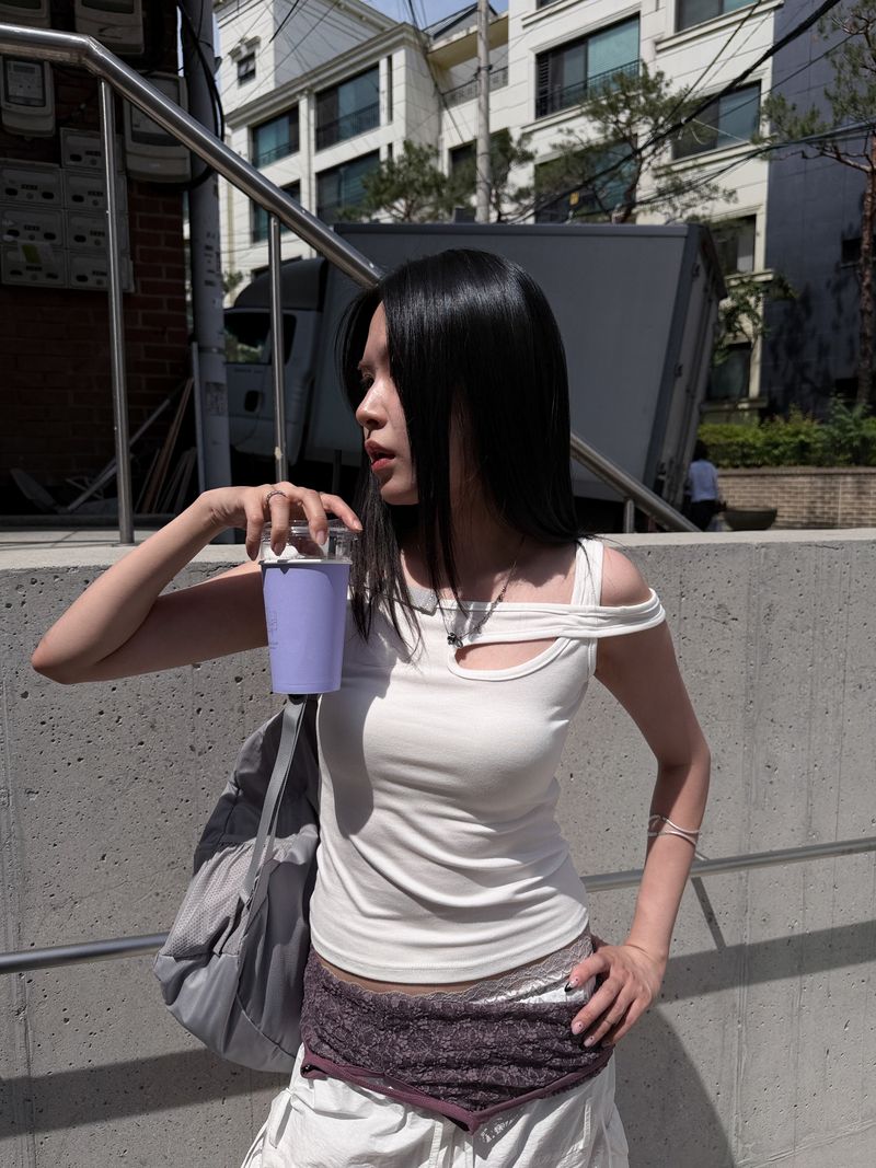 CUTOUT STRAP T-SHIRT
