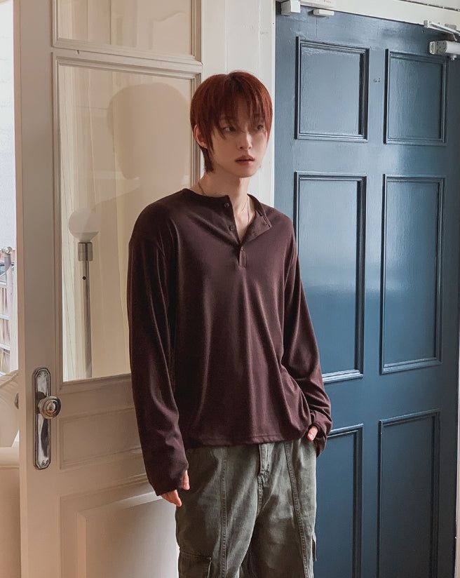 Finrun Fingerhole Henley Neck Long Sleeve