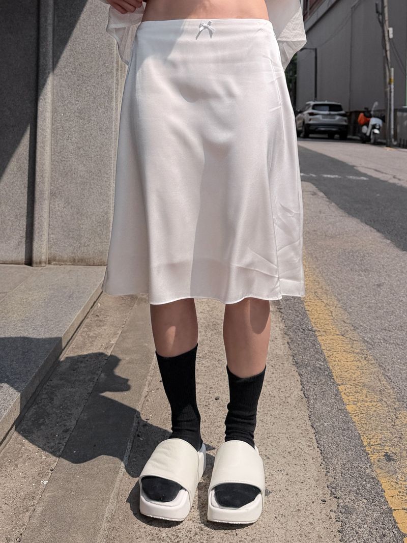 GLOSSY MIDI SKIRT