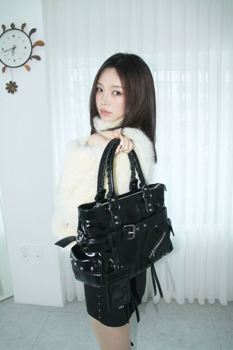 aoyu（アオユ）の「Low Black Glossy Leather bobusang Shoulder Bag Cross Bag（Bags）」