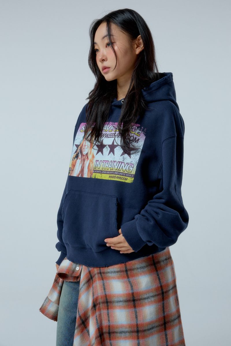 ER(EEERRR)（イーアール）の「ストリートリーグアートワークダメージウォッシュオーバークロップフィットパーカー (ネイビー)（トップス）」