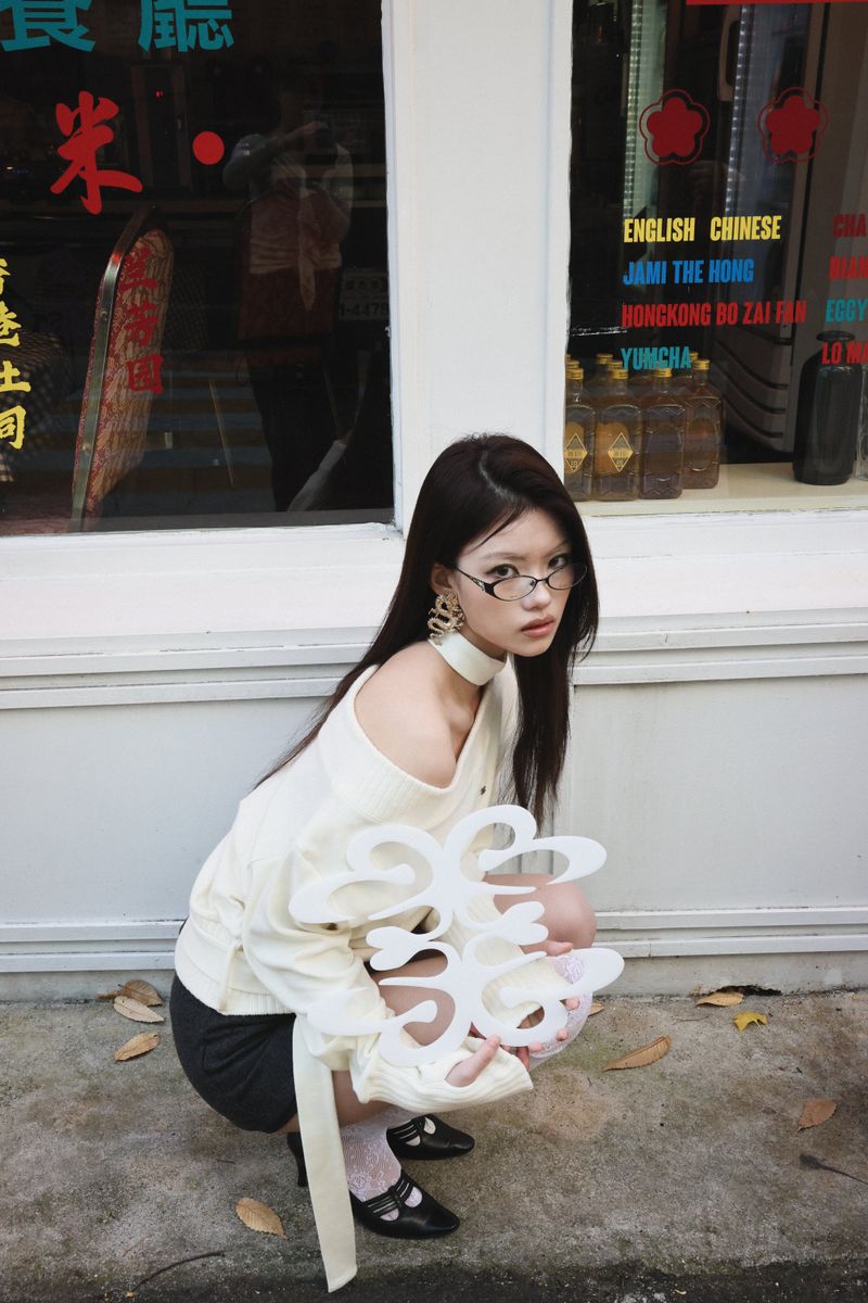 [ID] Logo Off-Shoulder Sweatshirt (Choker Set) (Ivory) 