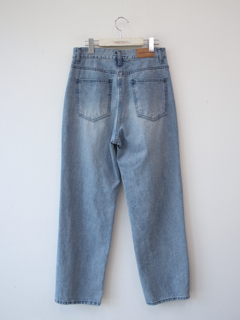 washing regular fit denim pants