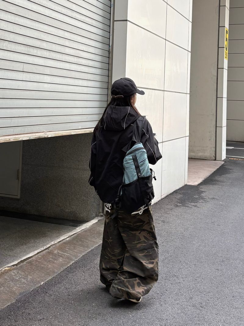 dual pocket mesh backpack