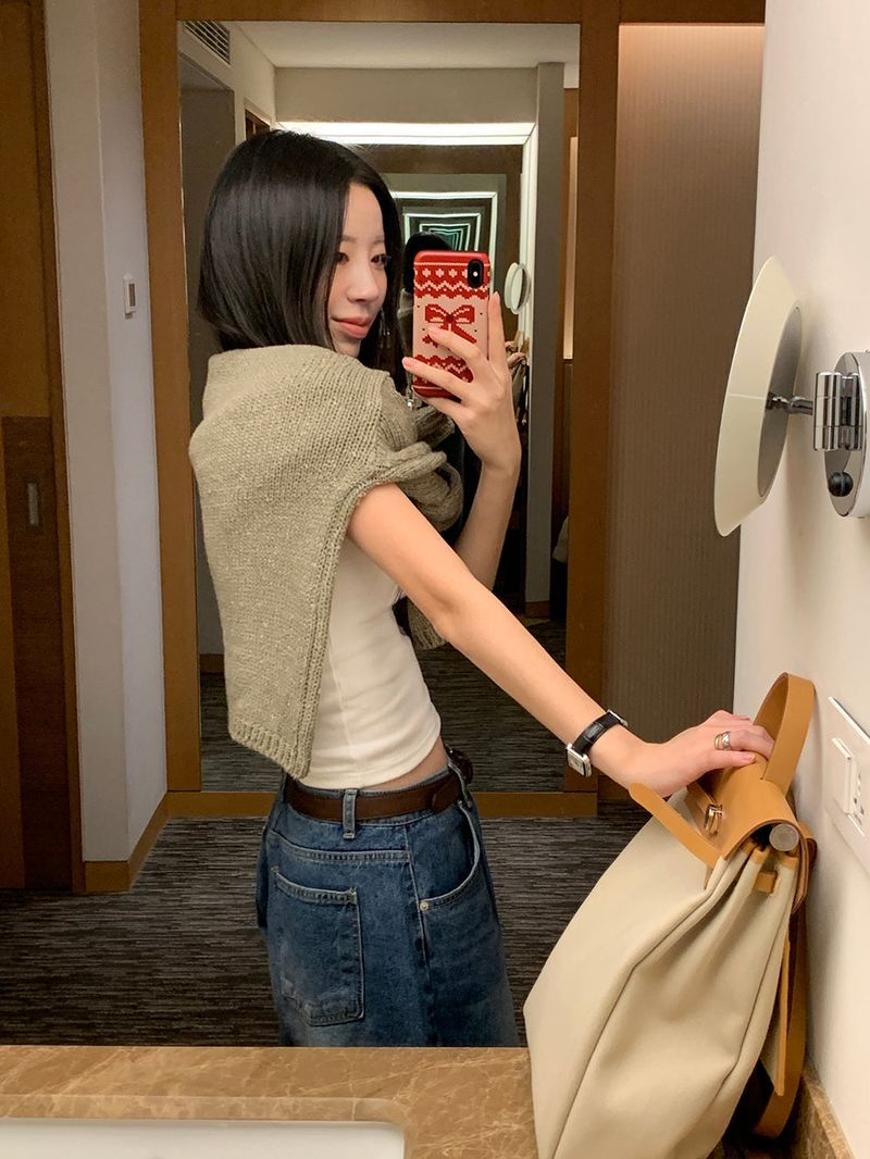 [MADE] Rieze Deep V Knit