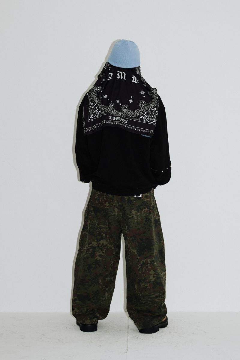 Signature Paisley Scarf (Black)