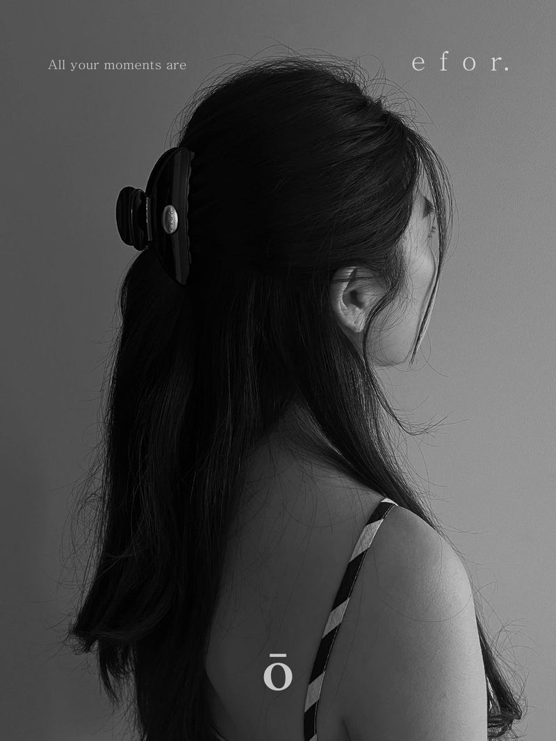 Logo Button Hair Clip M