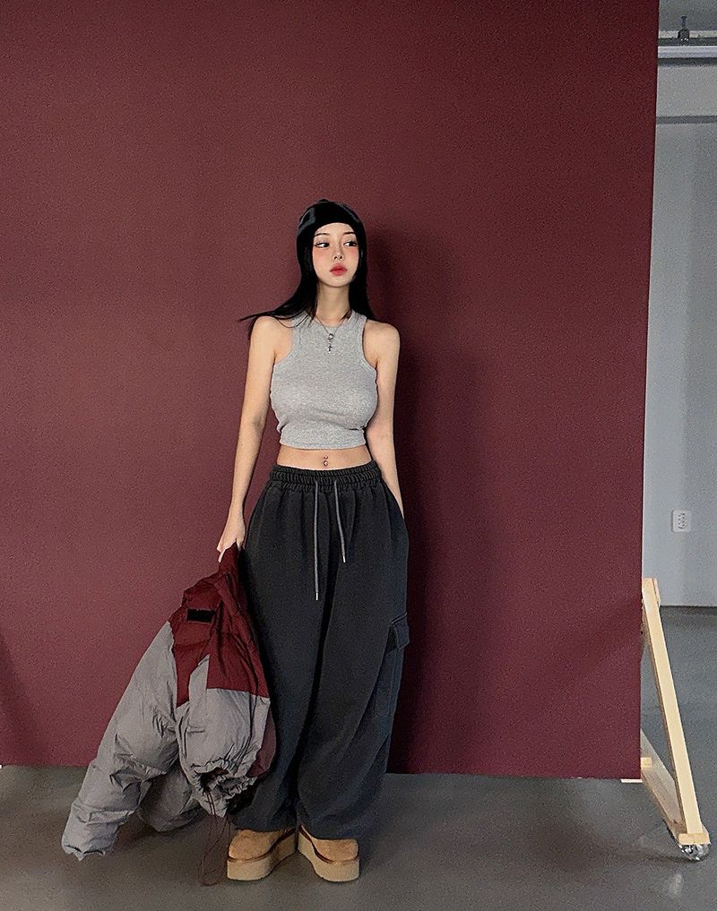 Four Seasons V-neck Cropped Sleeveless