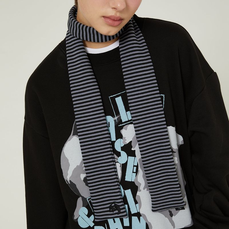 Dolphin embroidery stripe muffler
