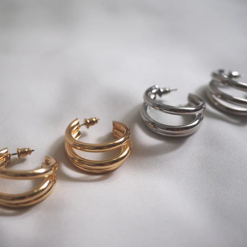 éclater（エクラテ）の「TRIPLE HOOP EARRINGS Silver（Accessories）」