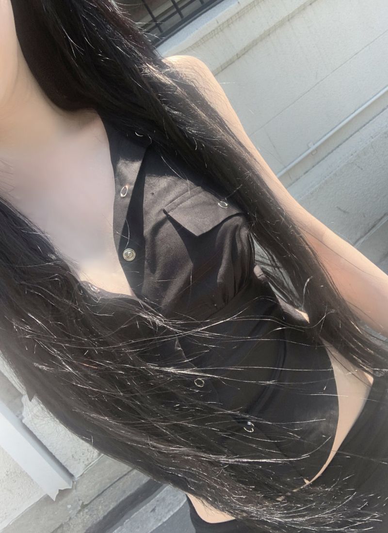 Eriso button halter top (black)