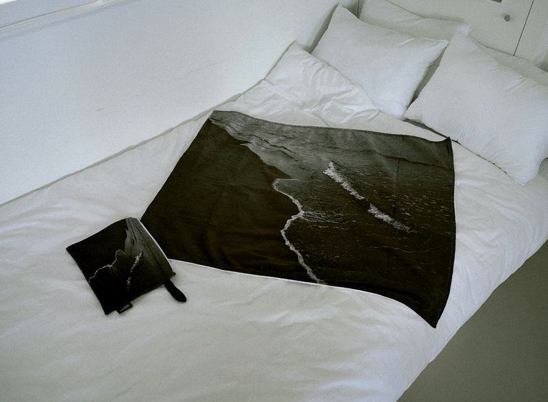 nature pillow blanket - mono seaside