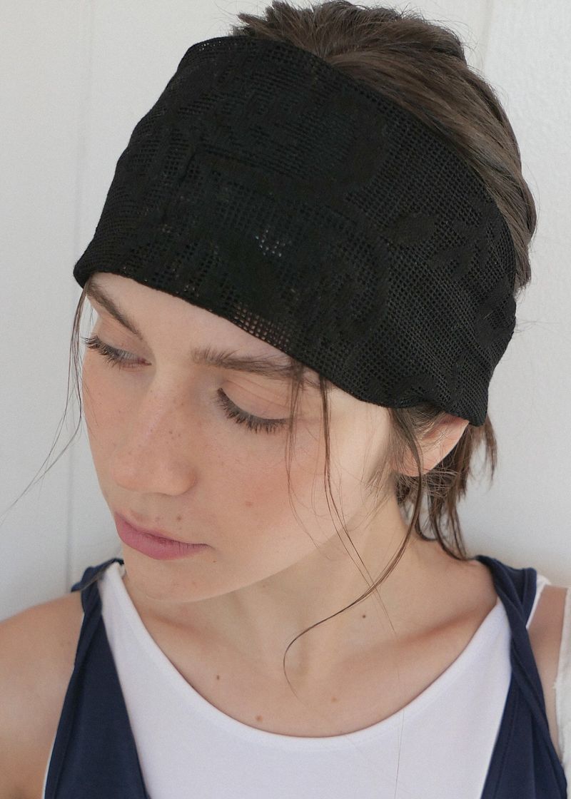 VOOR（ボル）の「レース リーフ メッシュ ヘアバンド_ブラック（ヘアアクセサリー）」