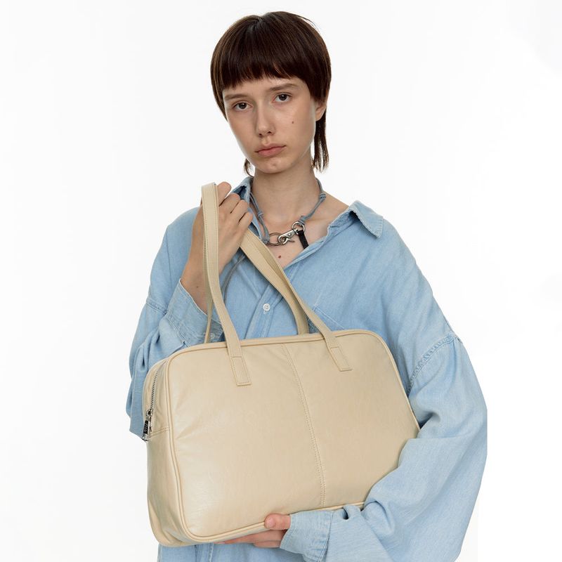 FILLINTHEBLANK(フィルインザブランク)の「Trapezoid Pillow Shoulder Bag (beige)(Bags)」