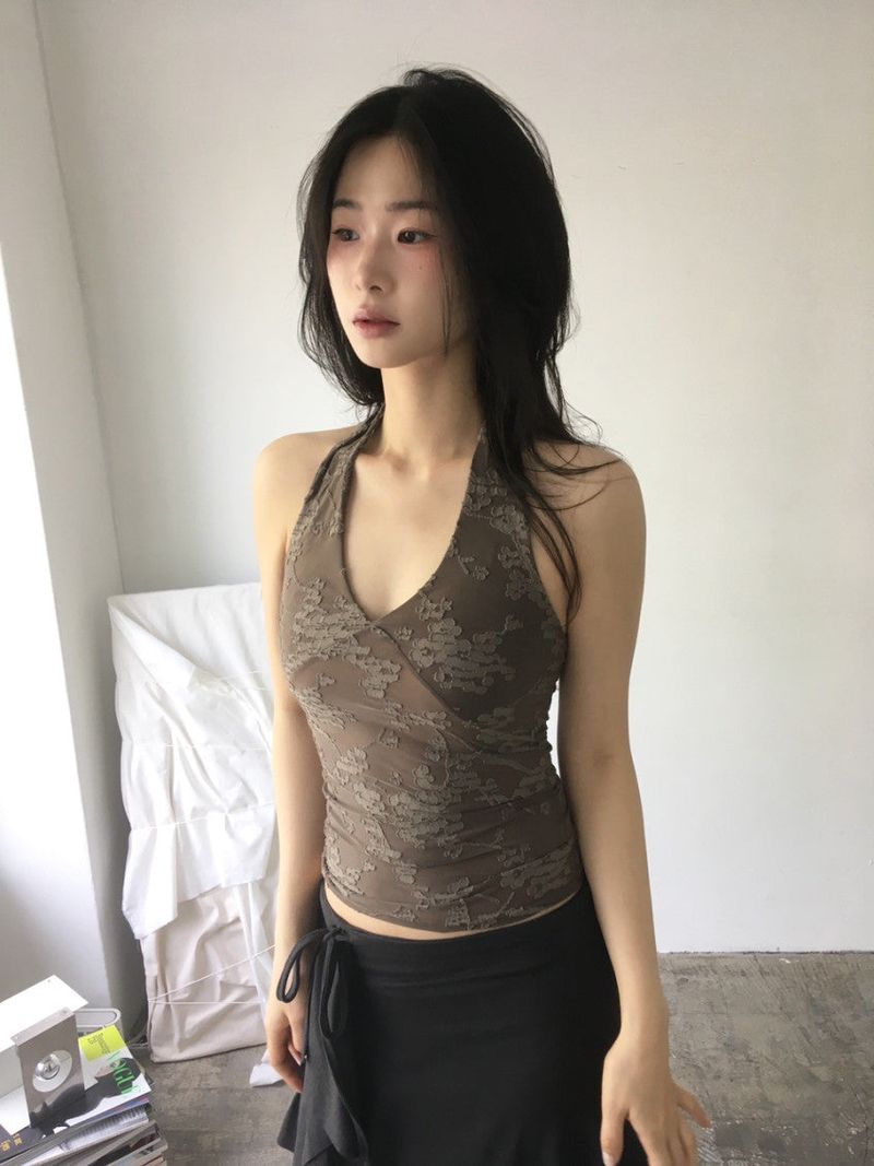 Rose Jagad Haltertop