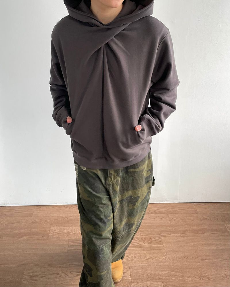 Twist Fingerhole Hoodie