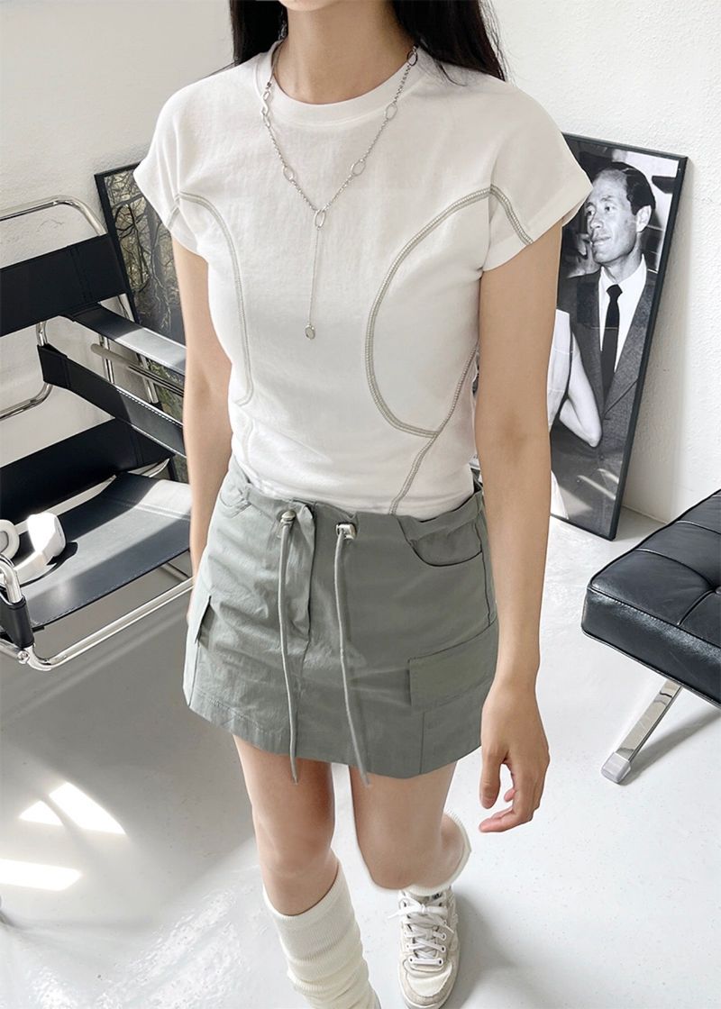 heenytsuki（ヒニツキ）の「Stitch Curve Line Slit Tee（Tops）」