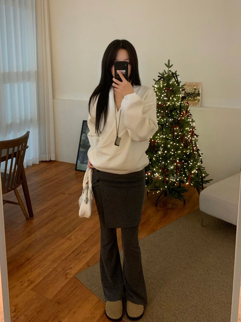 Melli Loose-Fit Wrap V-Neck Hidden Snap Knit Top