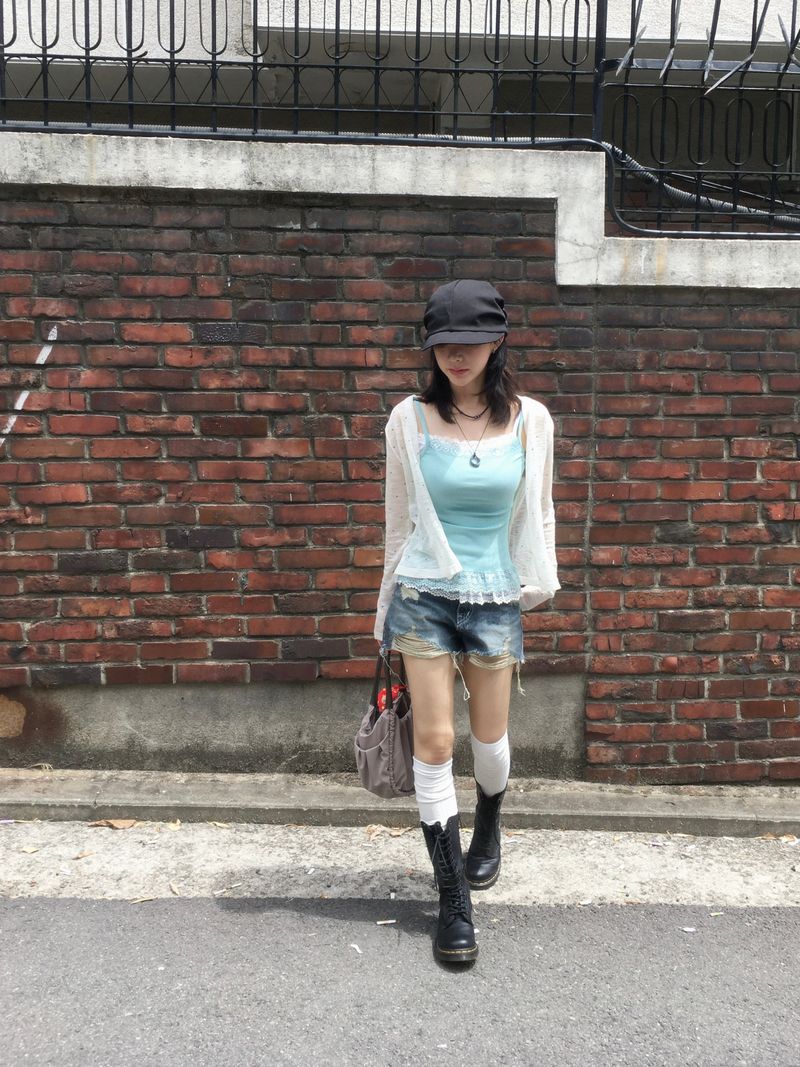 Distressed Washed Denim Hot Pants (3c)