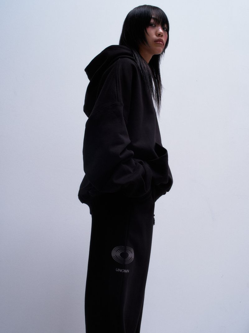 UNCMN BACK LOGO HOODIE