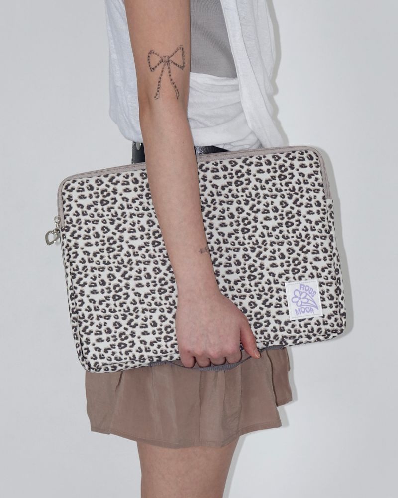 ROSSMOOR（ロスムーア）の「Leopard laptop pouch _ 13-14inch（Smartphone Accessories）」